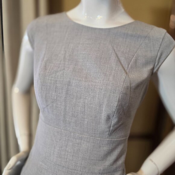 THE LIMITED COLLECTION Light Gray Professional Dress Size 4 - Picture 4 of 11
